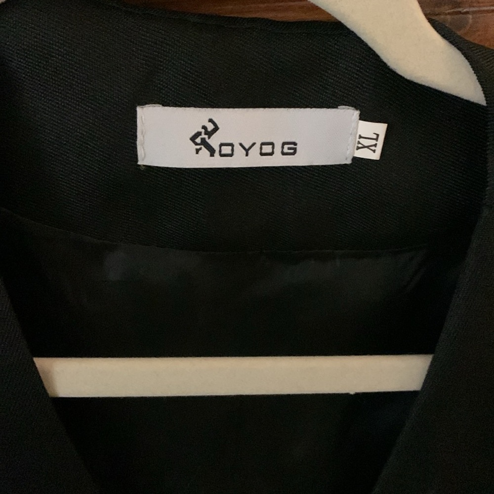 Vest - Picture 2 of 3